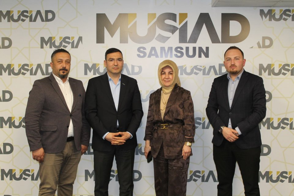 Liv Hospital Kurumsal Tanıtım Uzmanı Barış Alperen ELMALI ve beraberindeki heyet, Başkanımız Osman ÖĞÜTEN'i ziyaret etti.
