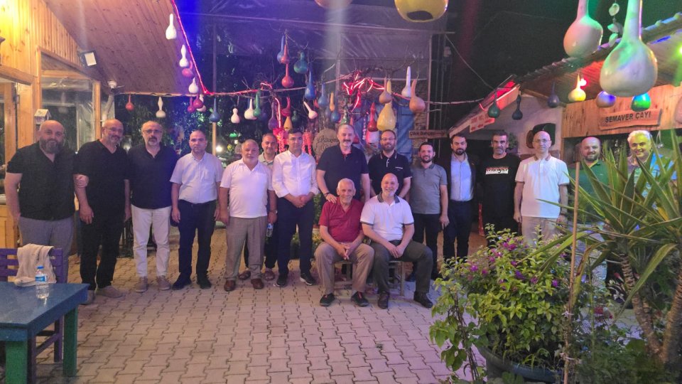 Geçmiş Dönem MÜSİAD Genel Başkanımız Abdurrahman KAAN, Başkanımız Osman ÖĞÜTEN, Önceki Dönem Başkanımız Hasan Tahsin ŞENGÜL ve üyelerimizin katılımıyla istişare toplantımız gerçekleştirildi.