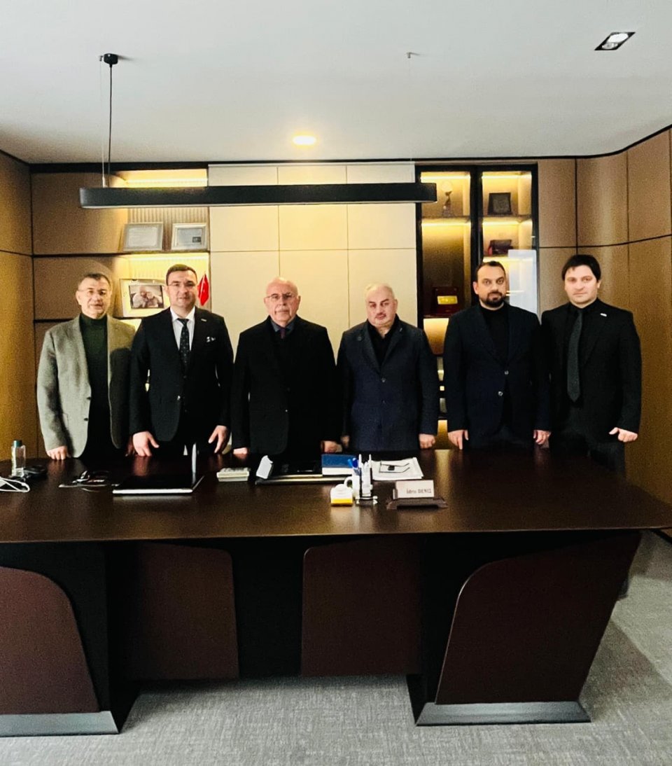 Şube Başkanımız Osman ÖĞÜTEN ve YK üyelerimiz, üyemiz İdris DENİZ' i (Doğuş Okul Mobilyaları) iş yerinde ziyaret etti.