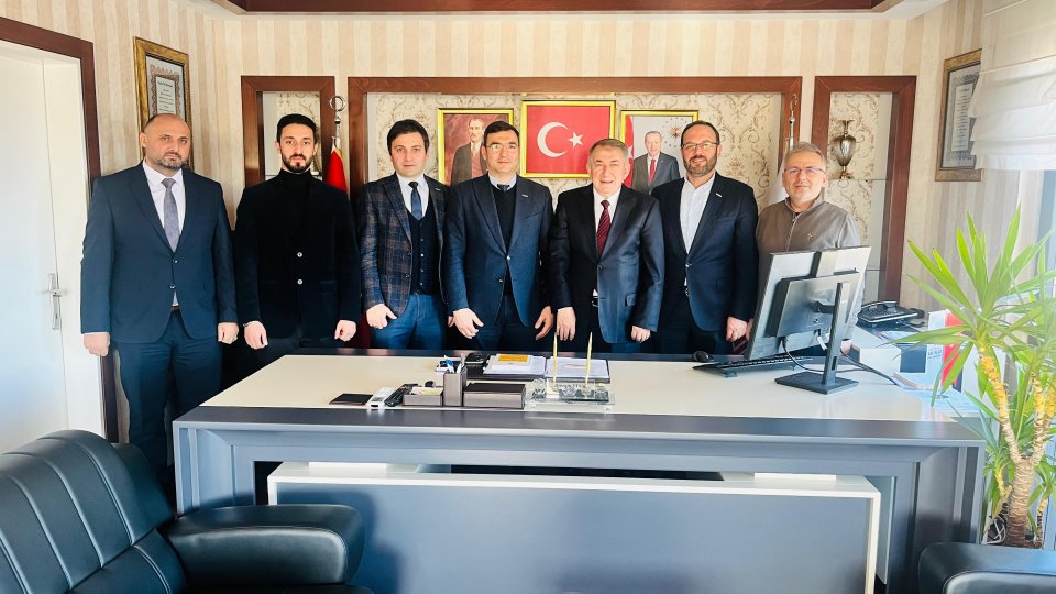 Şube Başkanımız Osman ÖĞÜTEN, Önceki Dönem Şube Başkanımız Hasan Tahsin ŞENGÜL ve YK üyelerimiz, Vakıflar Bölge Müdürü Hüseyin UYSAL' ı ziyaret etti.
