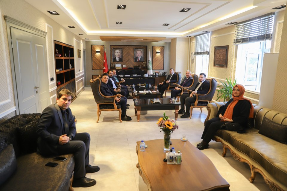 Şube Başkanımız Osman ÖĞÜTEN ve üyelerimiz Çarşamba Belediye Başkanı Hüseyin DÜNDAR' ı ziyaret etti.