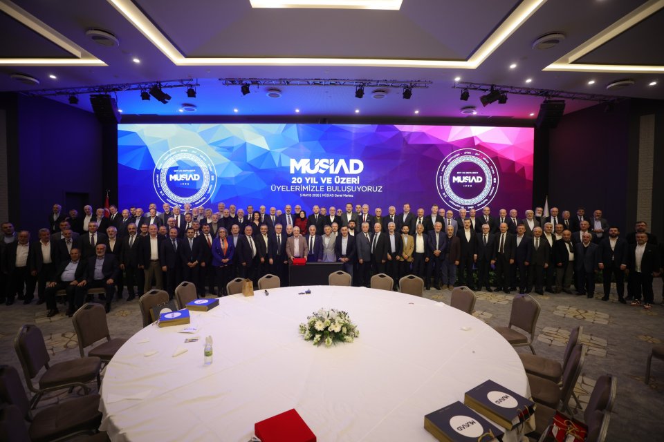 MÜSİAD Genel Merkezimiz tarafından düzenlenen “20 Yıl ve Üzeri Üyelerimizle Buluşuyoruz” programına, şubemizden 20 yıl ve üzeri üyelik süresine sahip kıymetli üyelerimiz katılım sağladı.