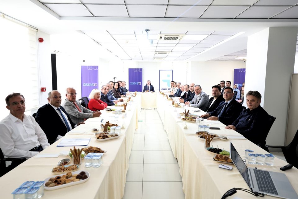 Valimiz Orhan TAVLI’ nın başkanlığında AssisTT A.Ş.’ nin ev sahipliğinde düzenlenen “İl İstihdam ve Mesleki Eğitim Kurulu Toplantısına “Şube Başkanımız Osman ÖĞÜTEN katıldı.
