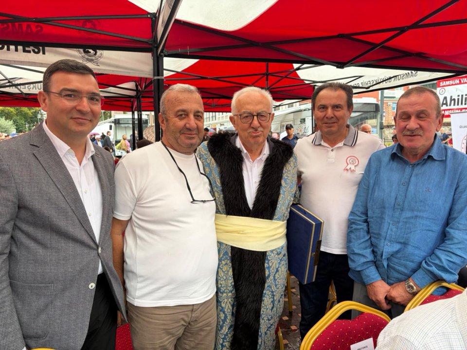 MÜSİAD Samsun Şube Başkanımız Osman ÖĞÜTEN, 39. Ahilik Haftası dolayısıyla Samsun Saathane Meydanı’nda düzenlenen kutlama programına katıldı.