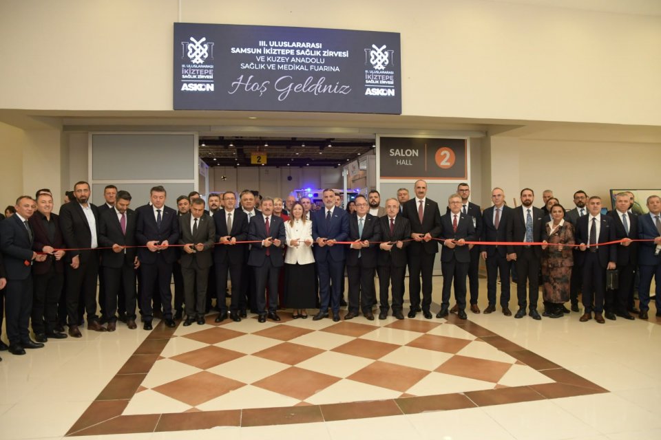 Başkanımız Osman ÖĞÜTEN ve Yönetim Kurulu üyelerimiz, ASKON Samsun Şubesi tarafından düzenlenen Uluslararası III. Samsun İkiztepe Sağlık Zirvesi ve Kuzey Anadolu Sağlık ve Medikal Fuarı’na (SAMED) katıldı.