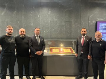 Şube Başkanımız Osman ÖĞÜTEN ve Yönetim Kurulu Üyelerimiz ile birlikte, Samsun Müzesi’nde sergilenen İstiklal Madalyası’nı ziyaret ettik.