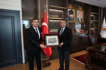 Şube Başkanımız Osman ÖĞÜTEN, Büyükşehir Belediye Başkanı Halit DOĞAN' ı makamında ziyaret etti. 