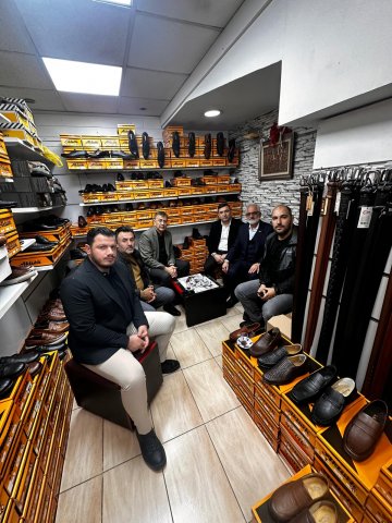 Şube Başkanımız Osman ÖĞÜTEN ve YK üyelerimiz, Metin AKTÜRK' ü ( Aktürk Kundura) iş yerinde ziyaret  etti.