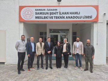 Başkanımız Osman ÖĞÜTEN ve YK Üyelerimiz, Hamisi olduğumuz Şehit İlhan Hamlı Mesleki ve Teknik Anadolu Lisesi' ni ziyaret ederek öğretmenlerimizin bu özel gününü tebrik etti.