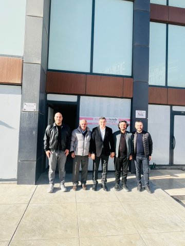 Şube Başkanımız Osman ÖĞÜTEN ve üyelerimiz, üyemiz Emre GÜNDOĞDU' yu (Kozmetikburada) iş yerinde ziyaret  etti.