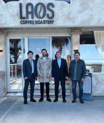 Şube Başkanımız Osman ÖĞÜTEN ve YK Üyelerimiz, üyemiz Av. Aykut SANCAK'ı girişim ortaklığında bulunduğu LAOS COFFEE  iş yerinde ziyaret etti.