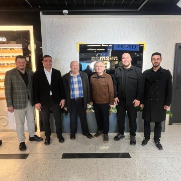 Şube Başkanımız Osman ÖĞÜTEN ve YK Üyelerimiz, üyemiz Recep DUMAN' ı (Samsun Çarşı AVM) iş yerinde ziyaret etti.