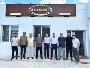 Şube Başkanımız Osman ÖĞÜTEN ve üyelerimiz, üyemiz Ali TURHAN’ı (TATCEN GIDA) işyerinde ziyaret etti.