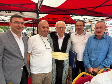 MÜSİAD Samsun Şube Başkanımız Osman ÖĞÜTEN, 39. Ahilik Haftası dolayısıyla Samsun Saathane Meydanı’nda düzenlenen kutlama programına katıldı.