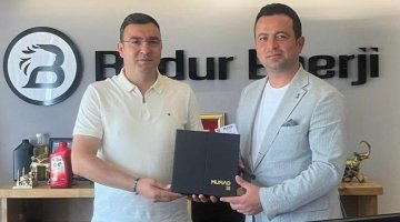 Şube Başkanımız Osman ÖĞÜTEN, üyemiz Ferdi Bodur'u (Bodur Enerji) iş yerinde ziyaret etti.
